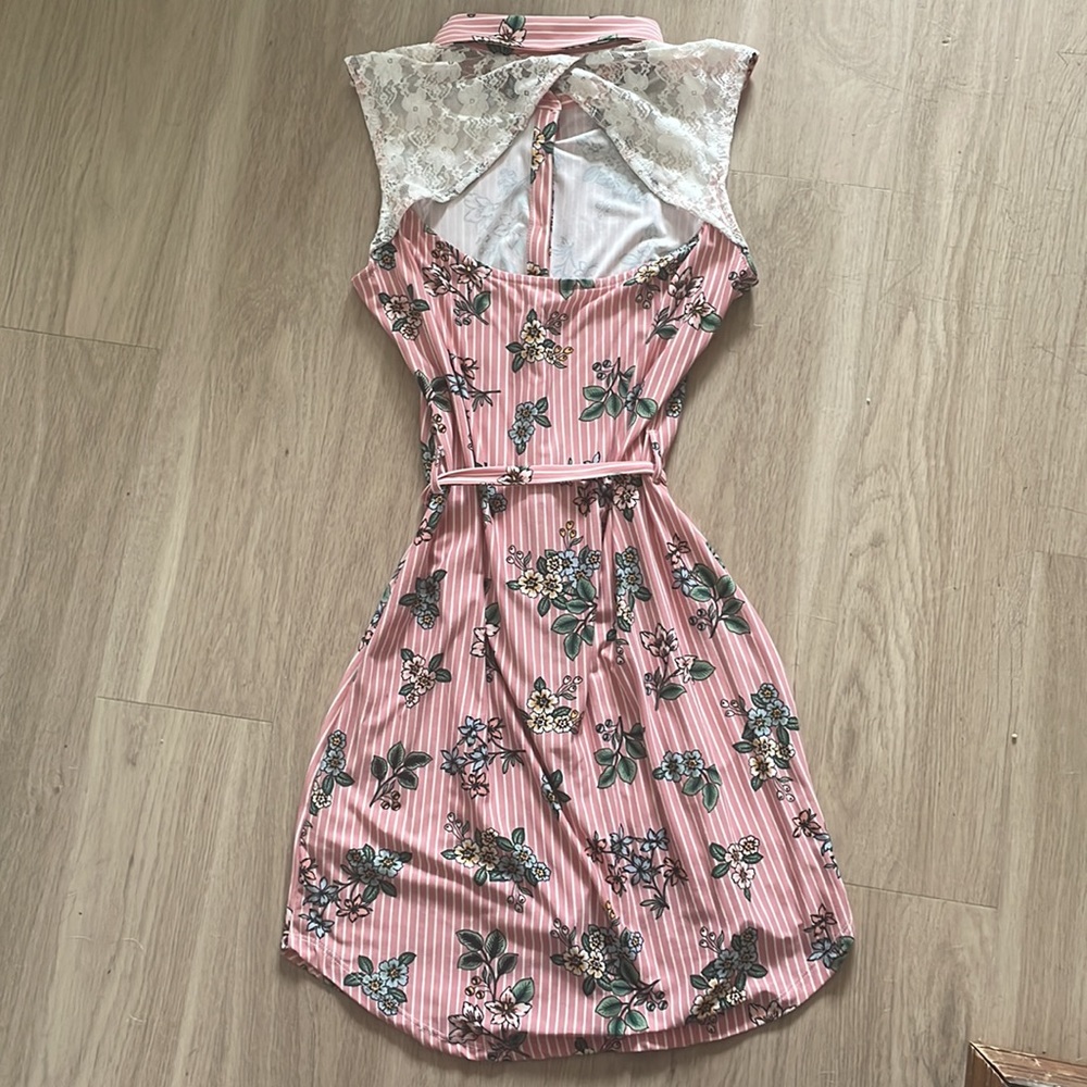 Pink button up dress no boundaries floral and stripes pink dress with lace back - Picture 2 of 8